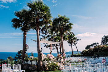 l'autel de mariage face à la mer à Toulon